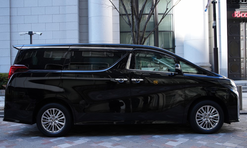 Toyota Alphard Executive Lounge Exterior